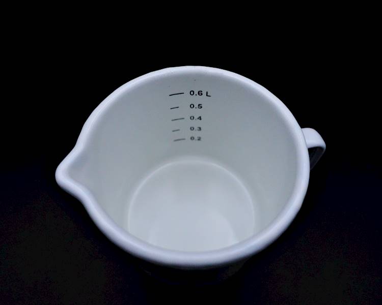 Garnuszek z dziubkiem, kubek emaliowany 600 ml
