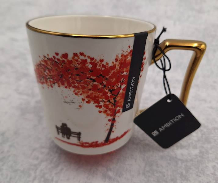 Kubek porcelanowy Ambition Amore 430 ml – Zakochani pod drzewkiem, złote ucho