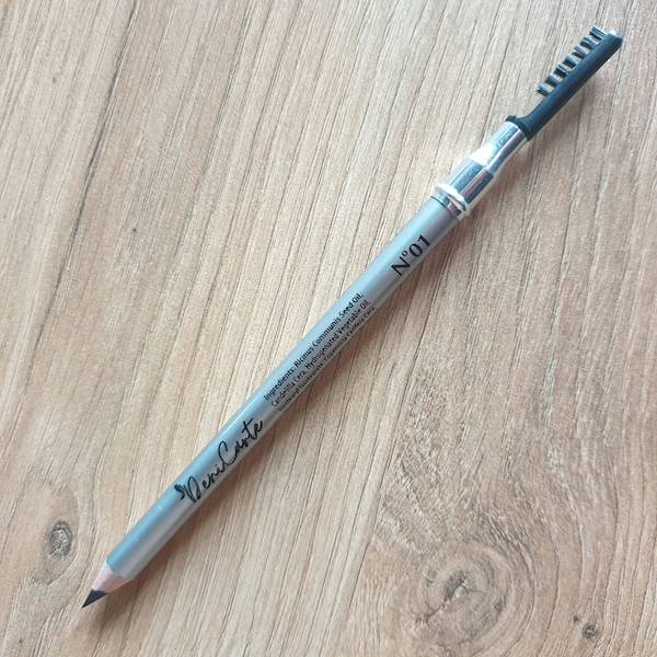 DENI CARTE KREDKA DO BRWI 01