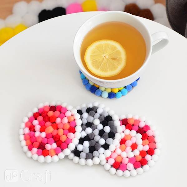 Pompony poliestrowe  1cm mix różowy 120szt