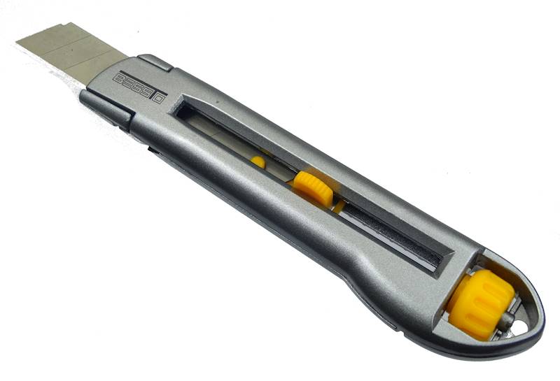 Nóż 18mm metalowy korpus Topex