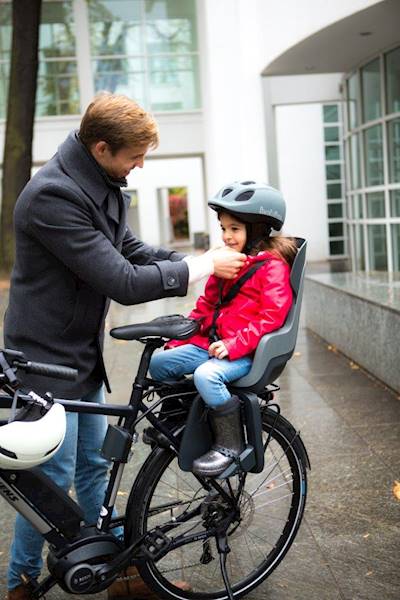 Fotelik row. Bobike GO na bagażnik Macaron Grey