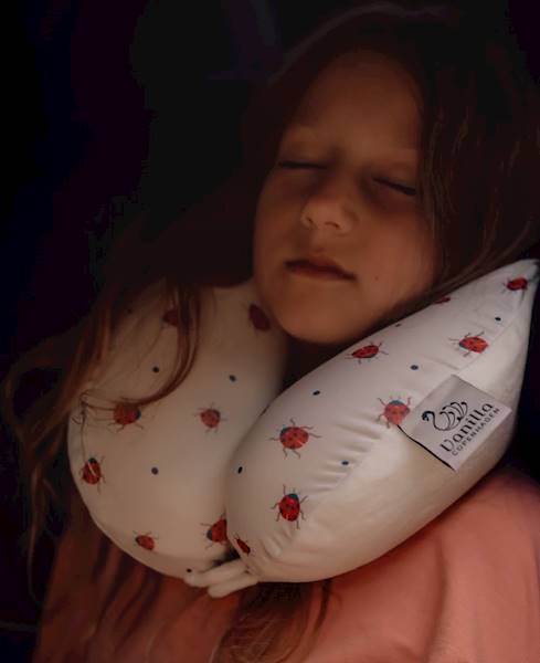 Poduszka podróżna rogal Travel Ladybug dla dzieci