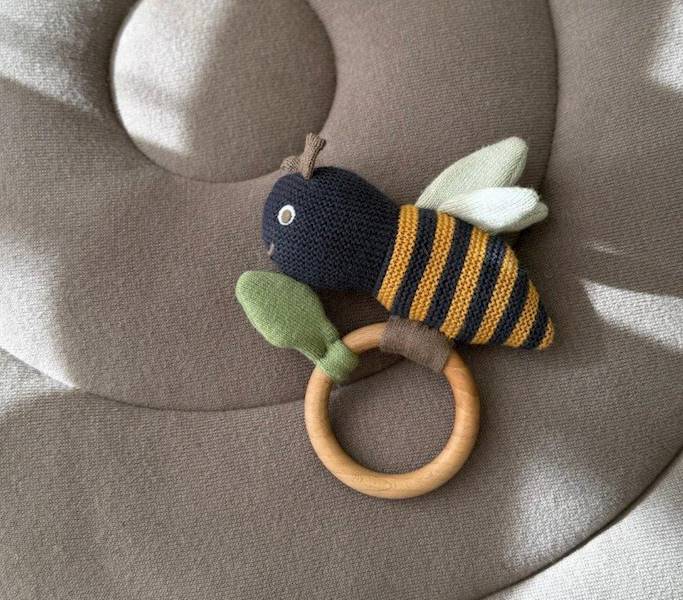 Grzechotka gryzak Honeybee 0+ Vanilla Copenhagen