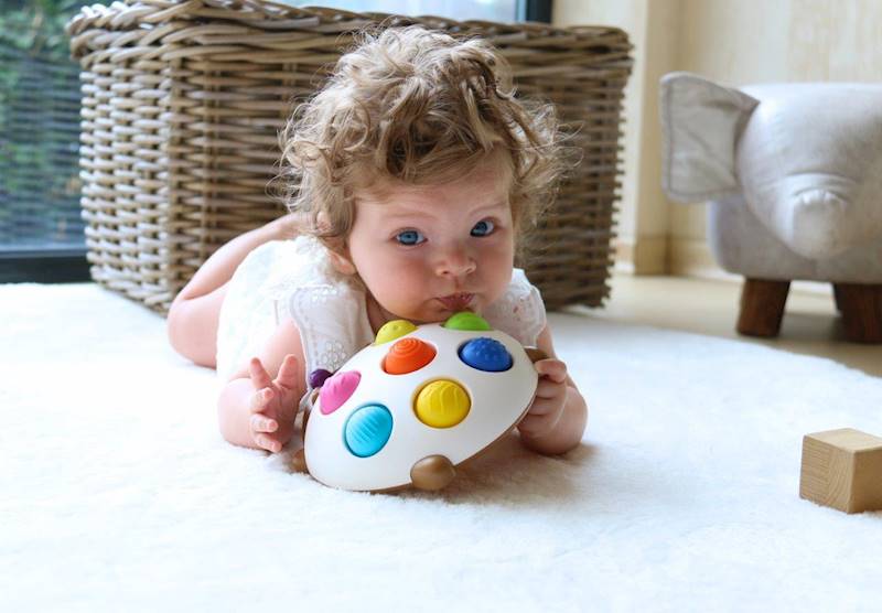 Jeżyk Eddy zabawka sensoryczna dla niemowląt 6 mc