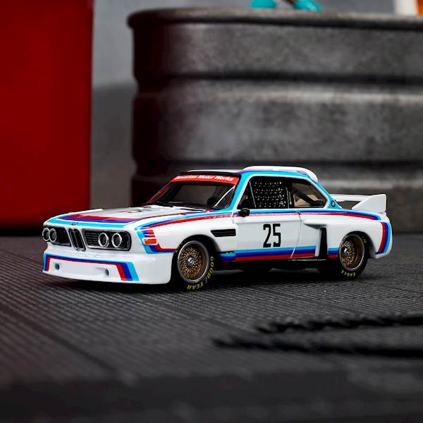 Mattel Hot Wheels Elite 64 1975 BMW 3.0 CSL Race 1:64 JCP42