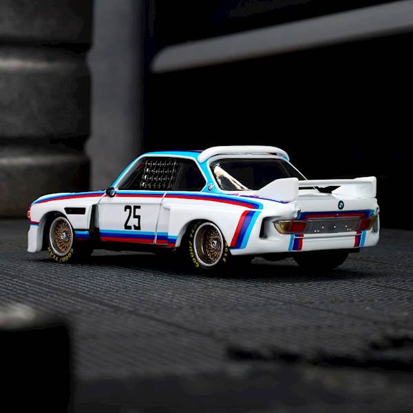 Mattel Hot Wheels Elite 64 1975 BMW 3.0 CSL Race 1:64 JCP42