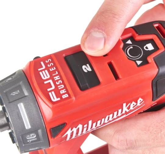 SUBKOMPAKTOWA WIERTARKO-WKRĘTARKA Z WYMIENNYM UCHWYTEM MILWAUKEE FUEL M12 FDDXKIT-0X