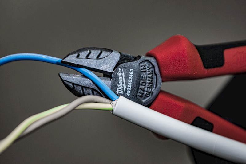 SZCZYPCE TNĄCE BOCZNE MILWAUKEE DIAGONAL CUTTING PLIER 160 MM