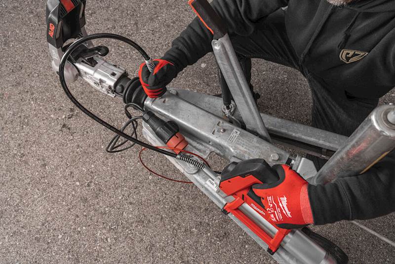 SUBKOMPAKTOWA SMAROWNICA MILWAUKEE M12 GG-0