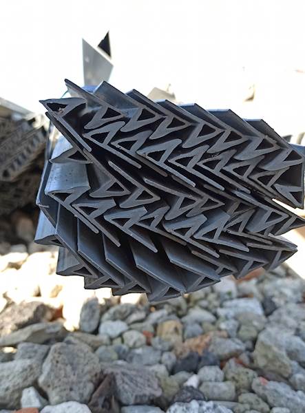 DEKOKANT LISTWA FAZUJĄCA Z PIÓREM 15 MM / 2,5 M