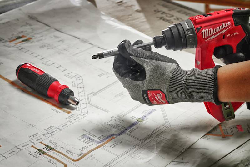WKRĘTAK UNIWERSALNY Z GRZECHOTKĄ MILWAUKEE MULTI-BIT 14W1