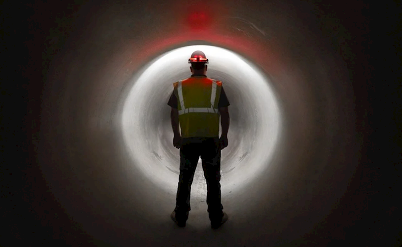 LATARKA CZOŁOWA AKUMULATOROWA USB MILWAUKEE L4 HL-VIS-301 600 LUMENÓW