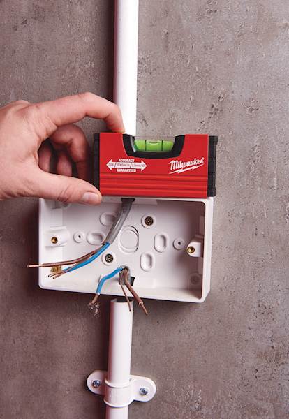 POZIOMICA MILWAUKEE MINI 10 CM
