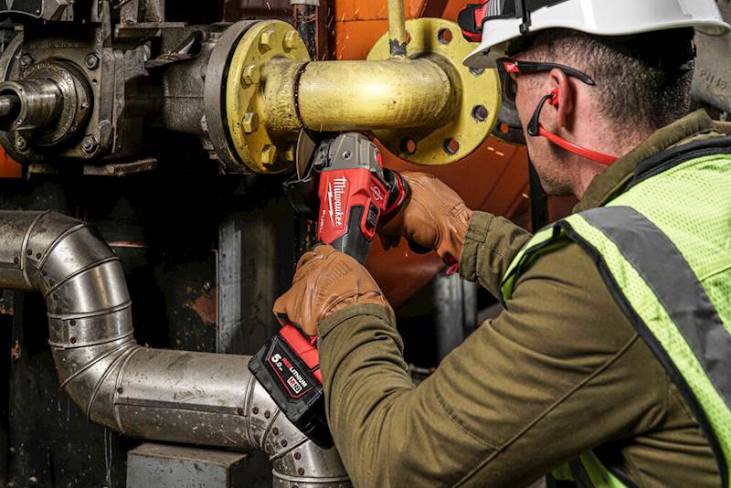 SZLIFIERKA KĄTOWA 125 MM Z HAMULCEM I WŁĄCZNIKIEM SUWAKOWYM MILWAUKEE FUEL M18 FSAG125XB-0X