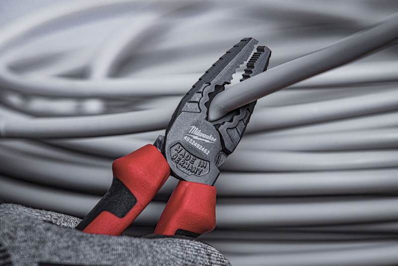 SZCZYPCE UNIWERSALNE MILWAUKEE COMBINATION PLIER 180 MM