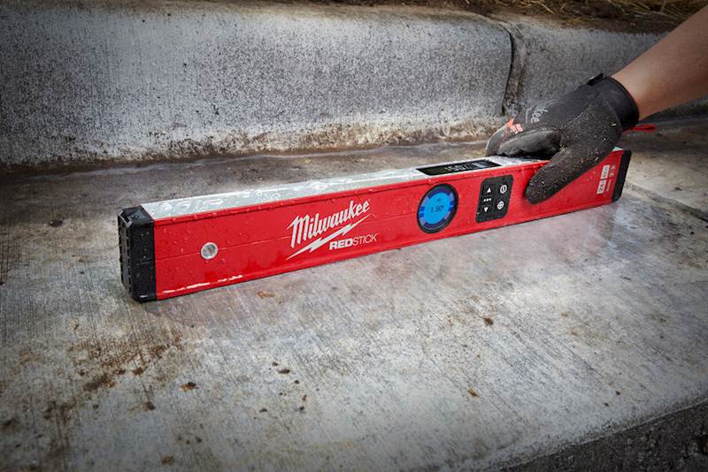 POZIOMICA ELEKTRONICZNA MILWAUKEE REDSTICK 60 CM
