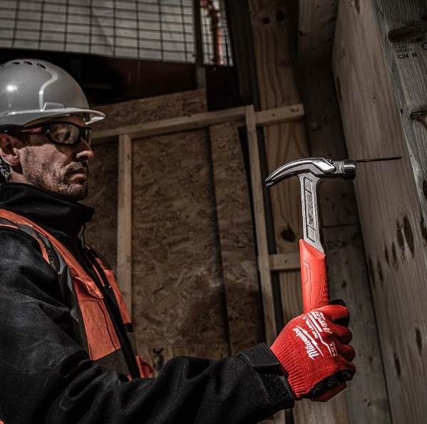 MŁOTEK CIESIELSKI Z TRZONKIEM STALOWYM PAZUR PROSTY MILWAUKEE 570 G