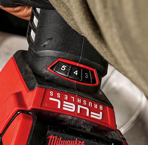 SZLIFIERKA KĄTOWA 125 MM O ZMIENNEJ PRĘDKOŚCI Z HAMULCEM I WŁĄCZNIKIEM ŁOPATKOWYM MILWAUKEE FUEL M18 FSAGV125XPDB-0X