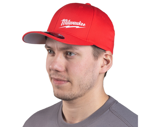CZAPKA Z DASZKIEM MILWAUKEE CZERWONA S/M