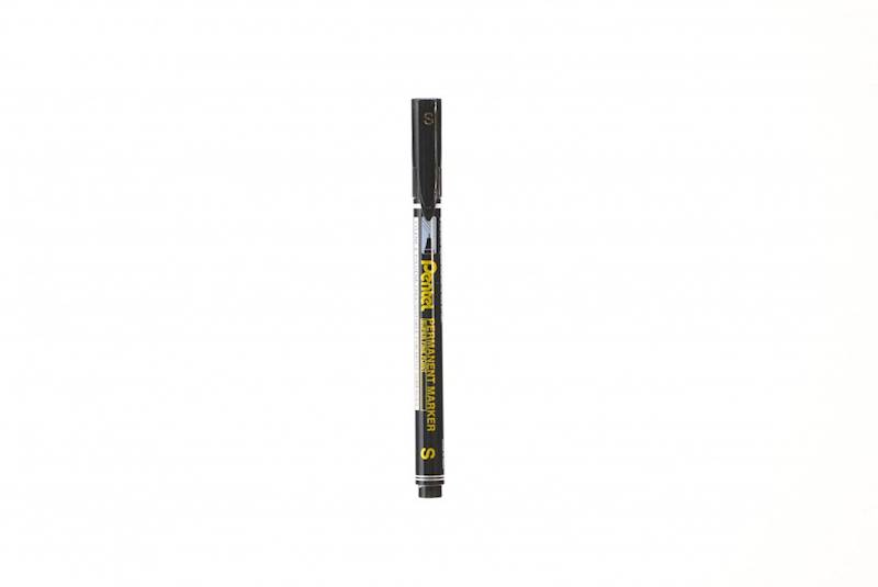 Marker permanentny PENTEL czarny NFS410