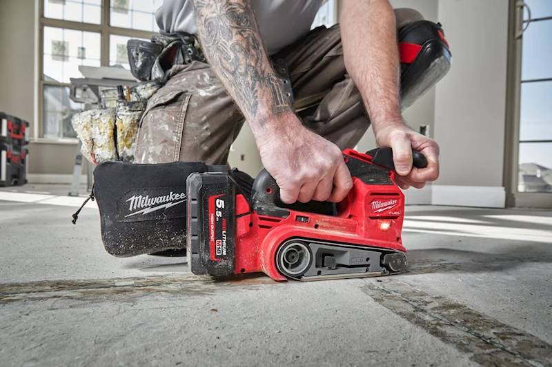 Szlifierka taśmowa czołg Milwaukee M18FBTS75-0 - 4933479614