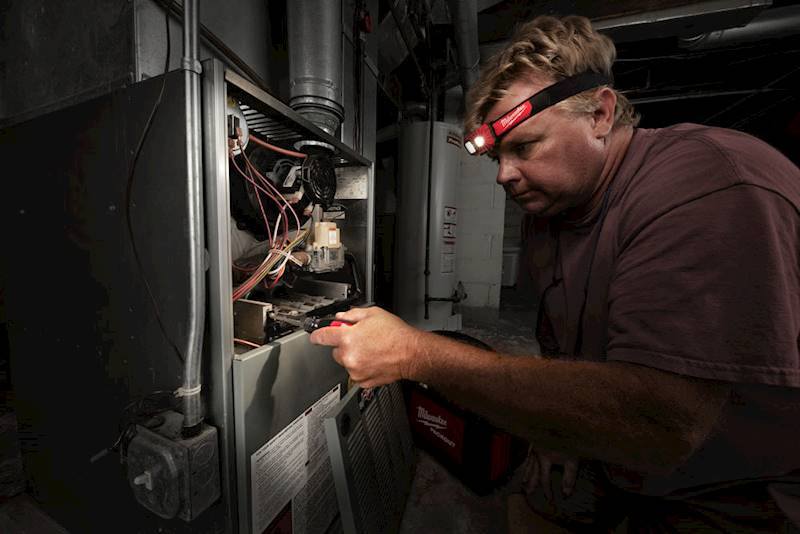 Latarka czołowa czołówka Milwaukee HL-SF 450 lumen   4933471388