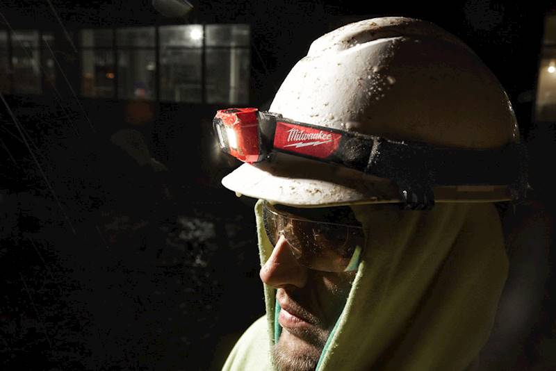 Latarka czołowa czołówka Milwaukee HL-SF 450 lumen   4933471388