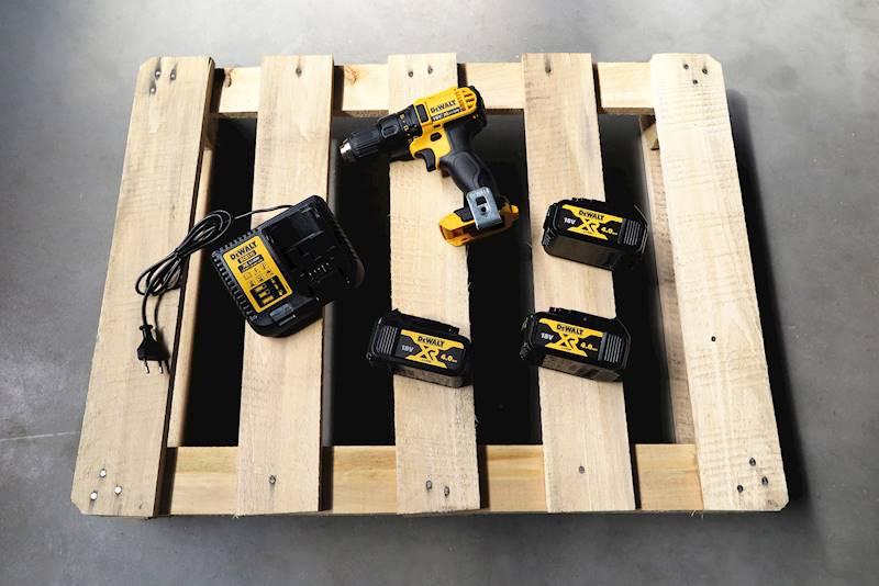 WIERTARKO WKRĘTARKA DEWALT 18V 3x4,0Ah	DCD780M3