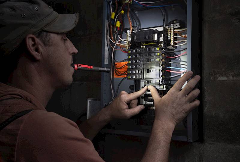 Latarka ręczna 100lumen 2xAAA Milwaukee IPL-LED   4933459440