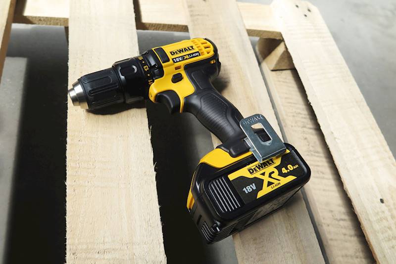 WIERTARKO WKRĘTARKA DEWALT 18V 3x4,0Ah	DCD780M3