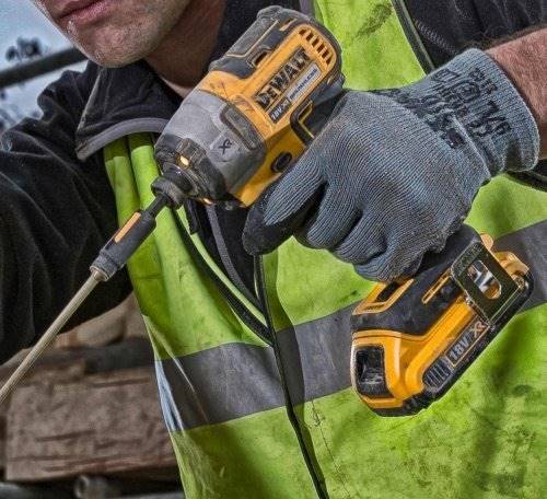 ZAKRĘTARKA UDAROWA DeWalt 18V (DCF887N-XJ)
