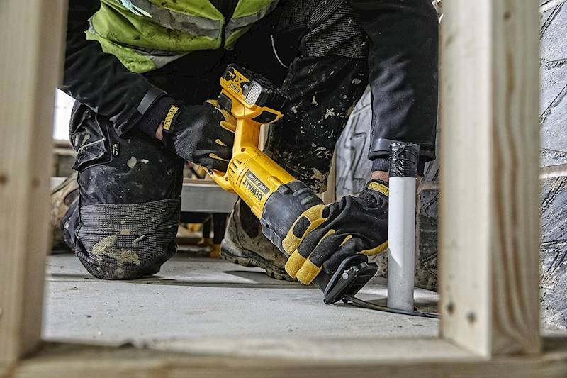 Piła szablasta lisica lisi ogon 18V DeWalt DCS380N-XJ