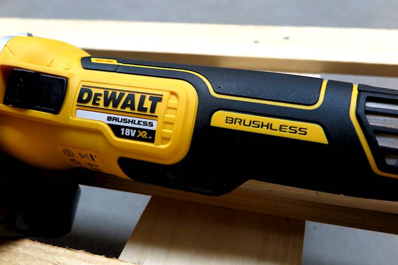 DeWalt DCG405P2 SZLIFIERKA AKUMULATOROWA 18V 2x5,0Ah