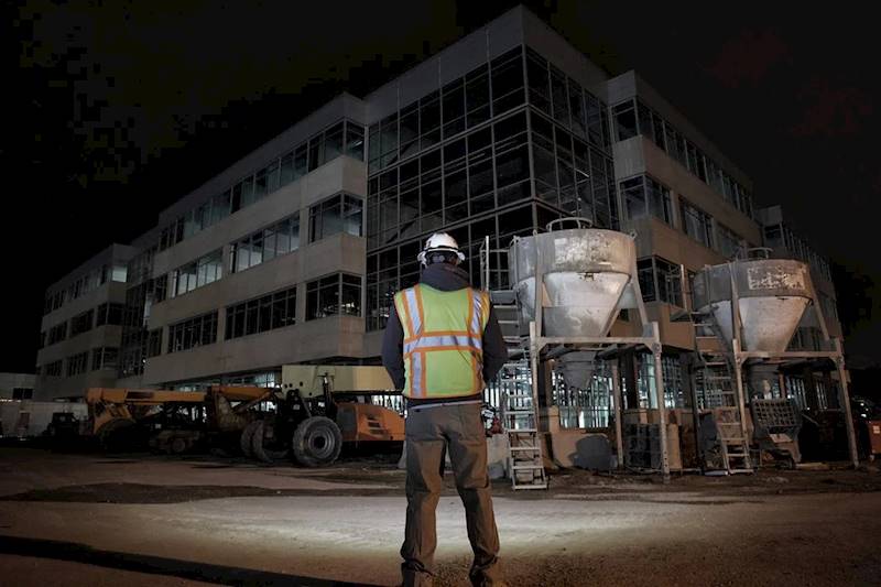 Lampa lampka czołowa czołówka Milwaukee L4 HL-301   4933479764