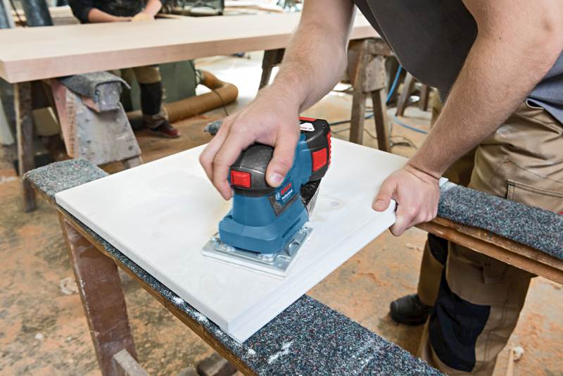 SZLIFIERKA OSCYLACYJNA GSS 18V-10 BOSCH 2X5,0 LI