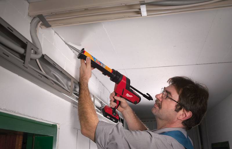 Pistolet do silikonu kleju Milwaukee C18PCG/310C-0   4933459637