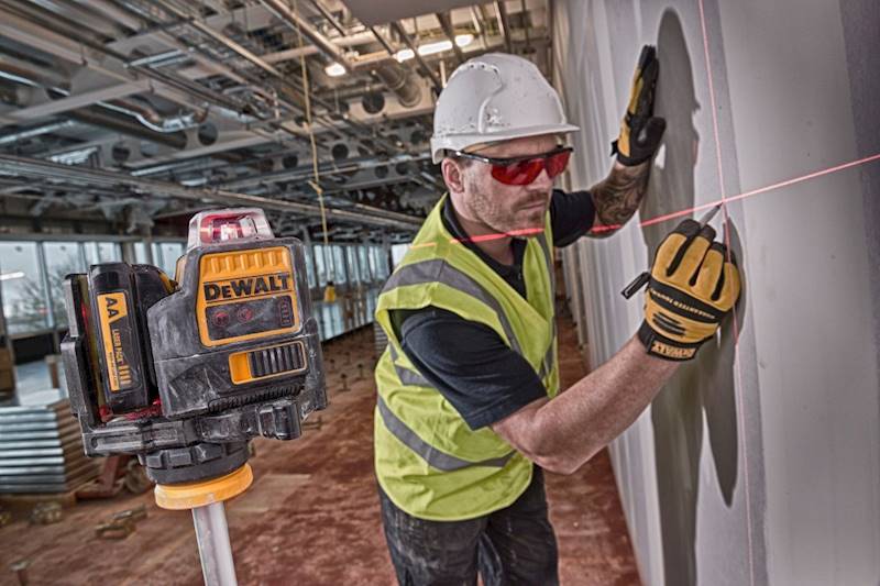 Laser samopoziomujący 10.8V DeWalt DCE089D1R-QW