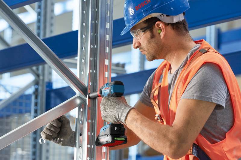 KLUCZ UDAROWY BOSCH GDX 18V-200C 2X4AH PROCORE