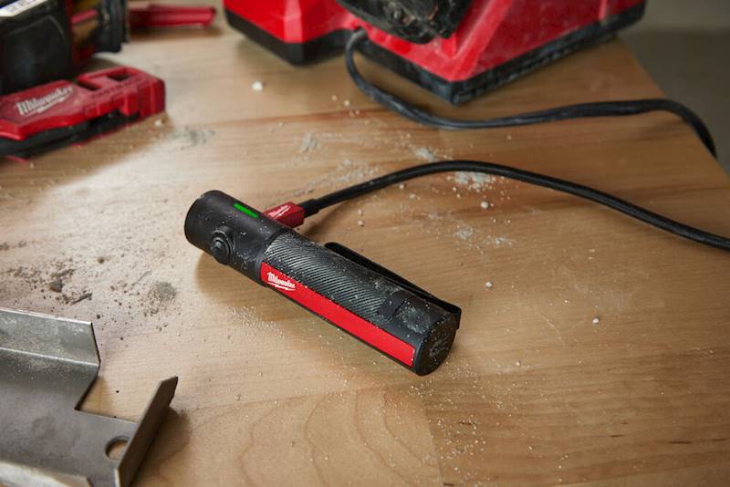 Latarka ręczna IP67 USB Milwaukee IR FL500 500lm   4933478586