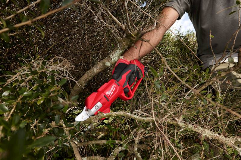 Sekator ogrodowy do cięcia gałęzi akumulatorowy Milwaukee    4933480114