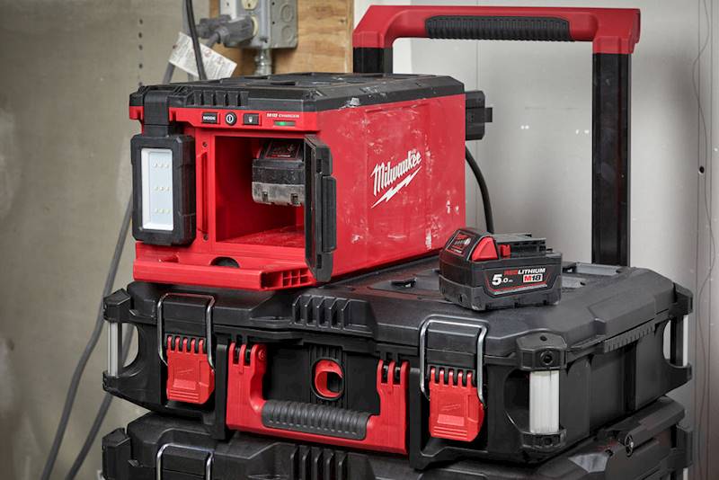 Lampa LED 3000 lumen  AC/DC ładowarka Milwaukee M18POALC-0 - 4933478120