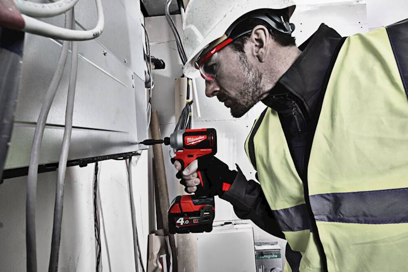 Zakrętarka udarowa 180Nm Milwaukee M18CBLID-0 - 4933464476