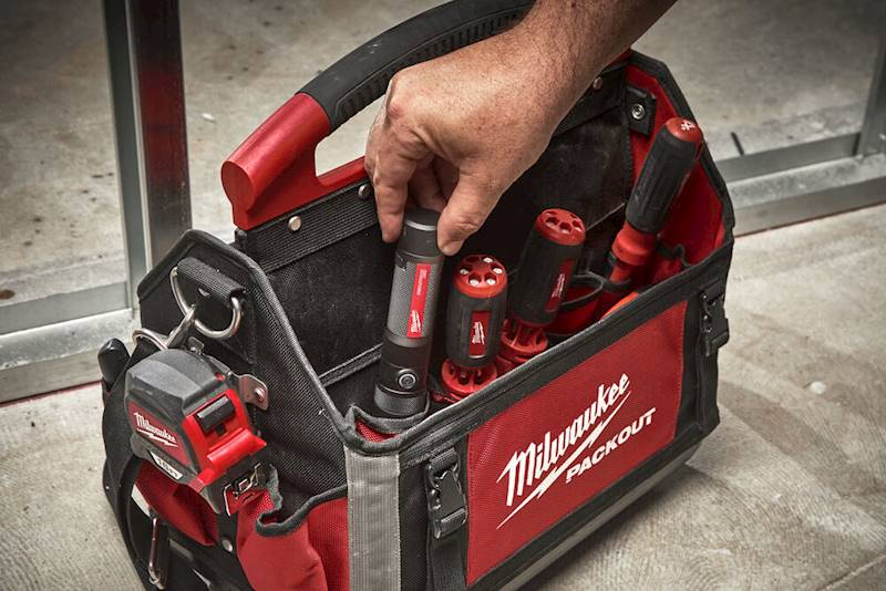 Latarka ręczna 1100lm USB Milwaukee L4TMLED-301   4933479769