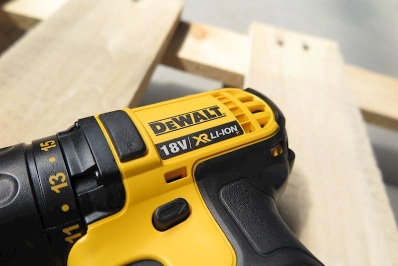 WIERTARKO WKRĘTARKA DEWALT 18V 3x4,0Ah	DCD780M3