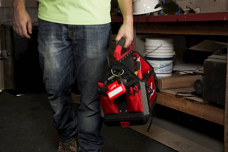 Lampa kieszonkowa magnes 550lm Milwaukee L4FFL-301   4933479766