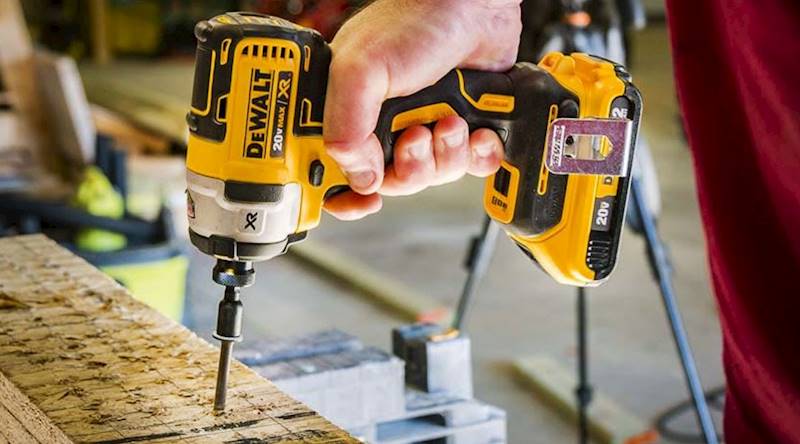 ZAKRĘTARKA UDAROWA DeWalt 18V (DCF887N-XJ)