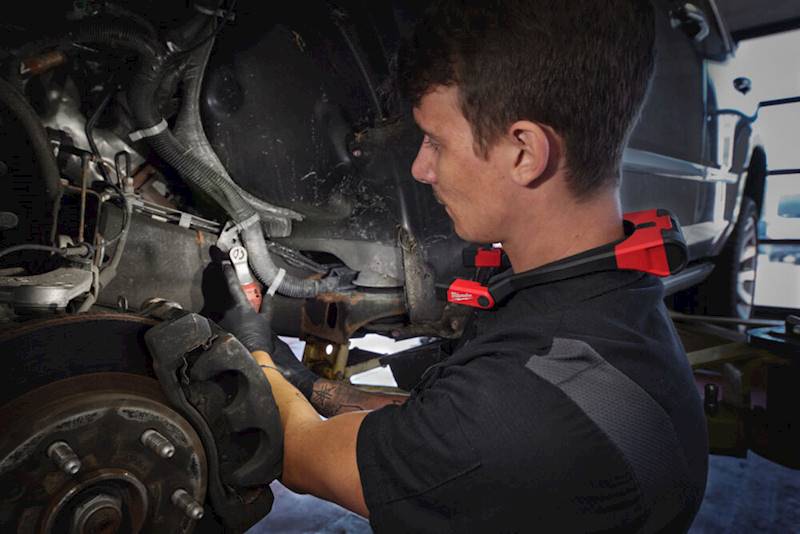 Latarka na szyję kark USB  Milwaukee L4 NL400-301  400 lumen   4933479898