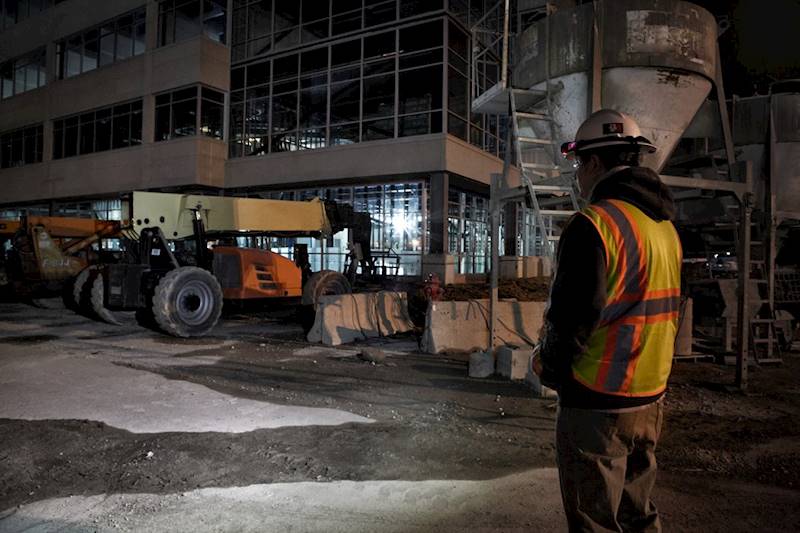 Lampa lampka czołowa czołówka Milwaukee L4 HL-301   4933479764