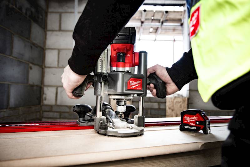Frezarka + kufer PACKOUT Milwaukee M18FR12KIT-0P   4933493305